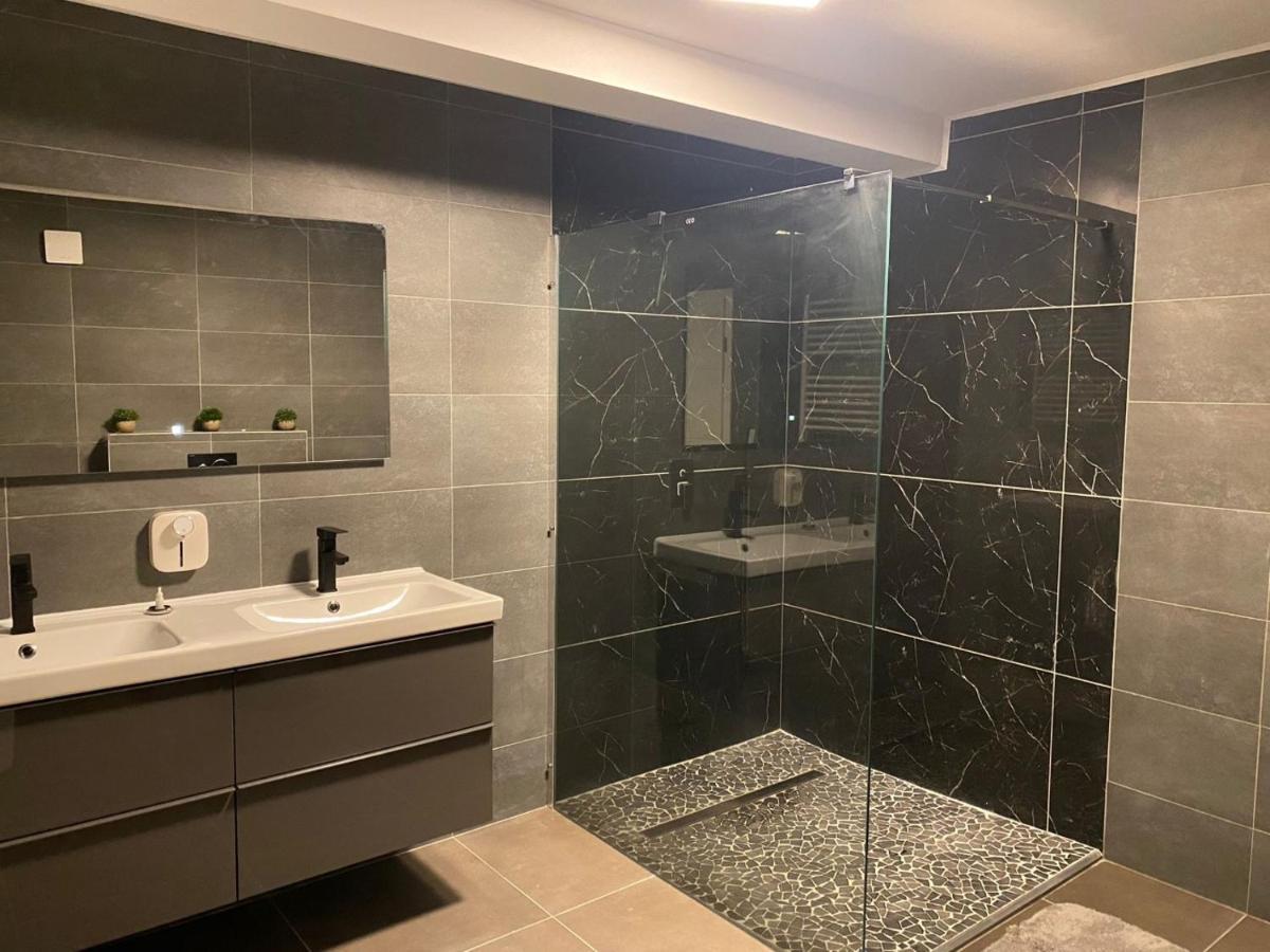 Cozy 120M² Apartment With 3 Bedrooms And 1 Home Cinema Useldange Exteriör bild