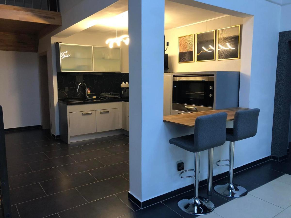 Cozy 120M² Apartment With 3 Bedrooms And 1 Home Cinema Useldange Exteriör bild